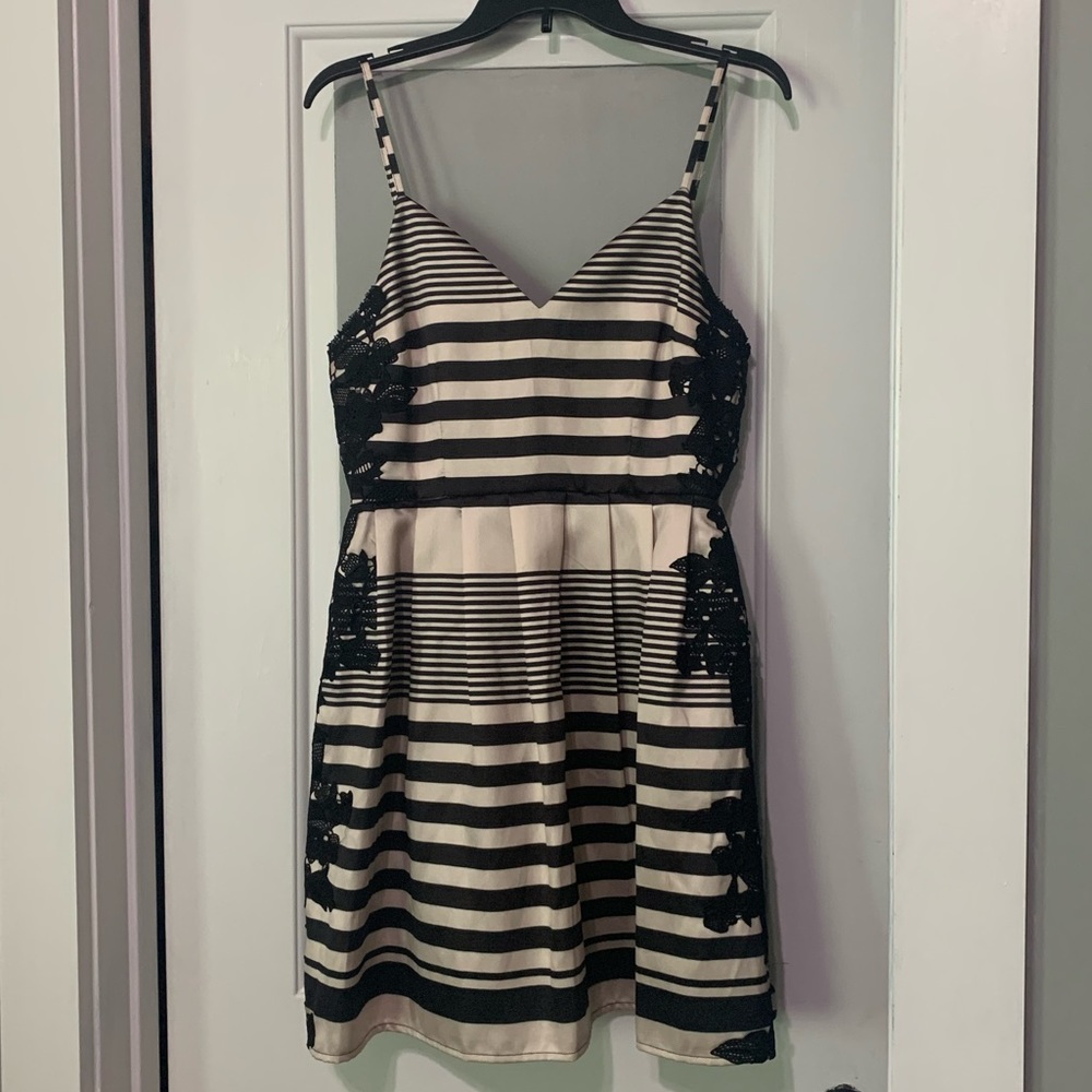 Luxe boutique Large black and cream stripes dress